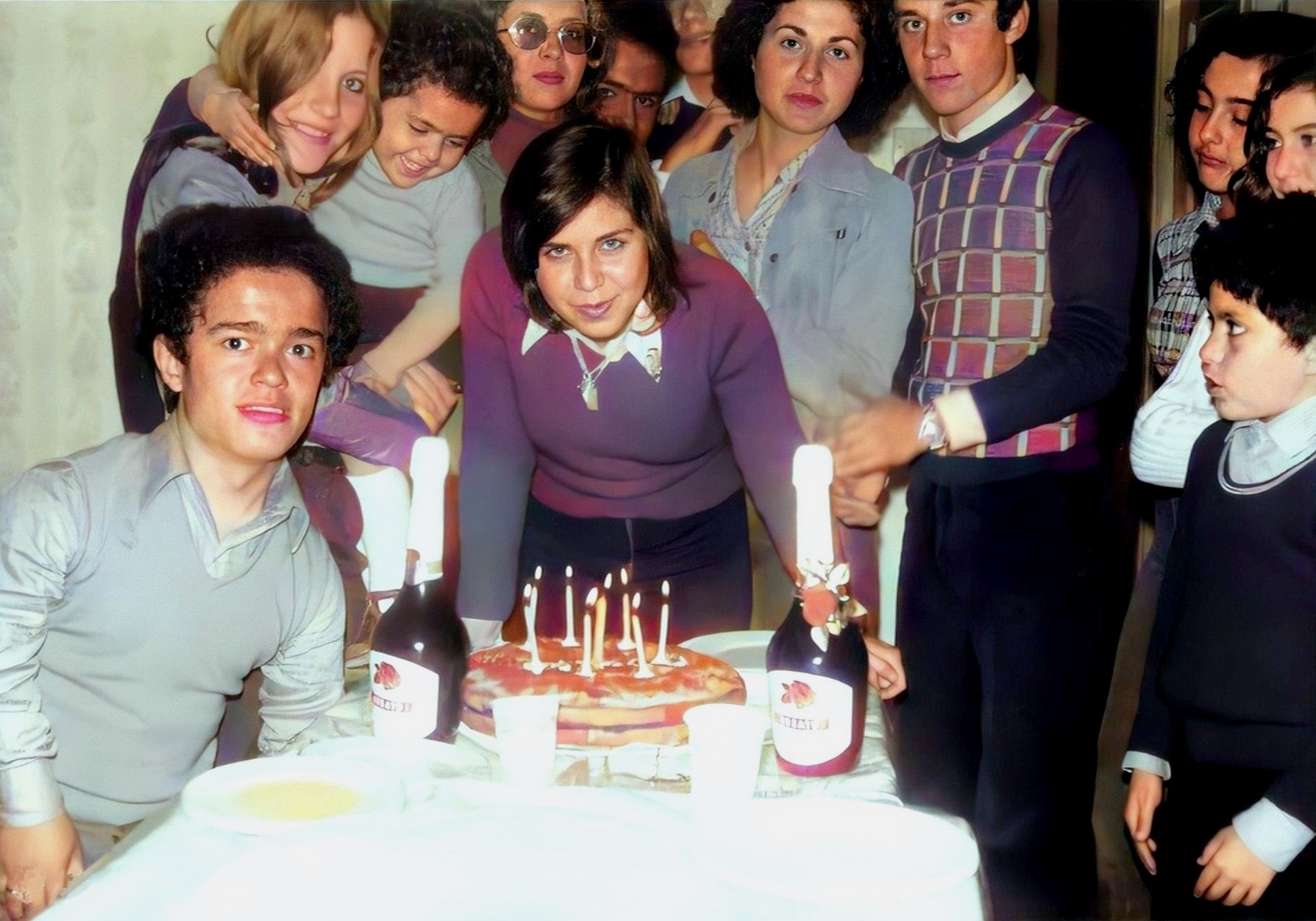 CATANIA 1974 - 17  compleanno di Pina con Linda, Gabriella, Giusy, Paride, Michele, Laura, Salvo, Meluccia, Marina, Turillo, Pina e Marcello