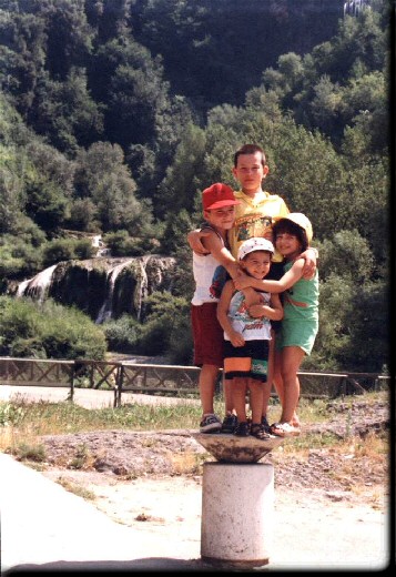  TERNI 1991 - Le cascate: Antonio, Fausto, Tania e Claudio 