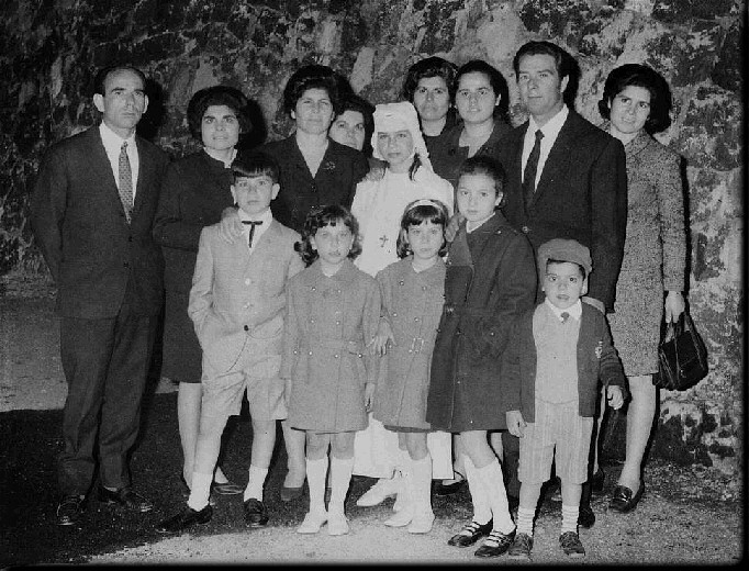  CATANIA 1968 - cresima Pina con zii e cugini 