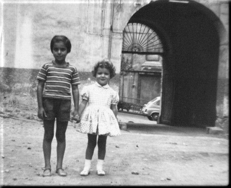  Catania Via Sangiuliano anni '60 - Tina e Enza 