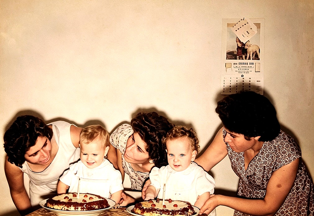 15 settembre 1963 - Catania - Via Noto, 10: Romano Carmela, Orlandini Marina, Romano Rosa, Orlandini Nunzia e Romano Nina  
