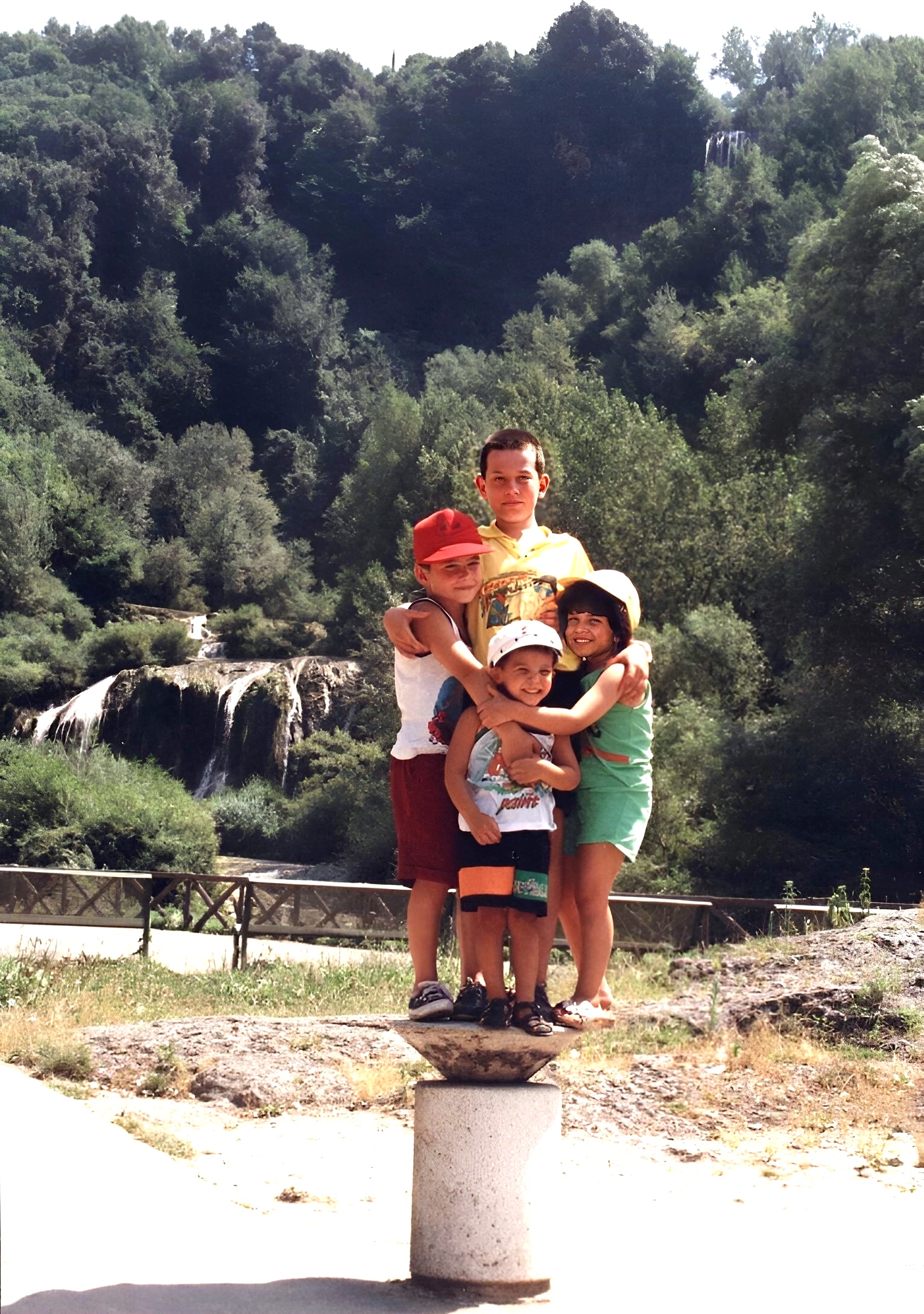 1991  - Terni - le cascate: Di Grazia Antonio, Roggio Fausto, Di Grazia Tania e Roggio Claudio. 