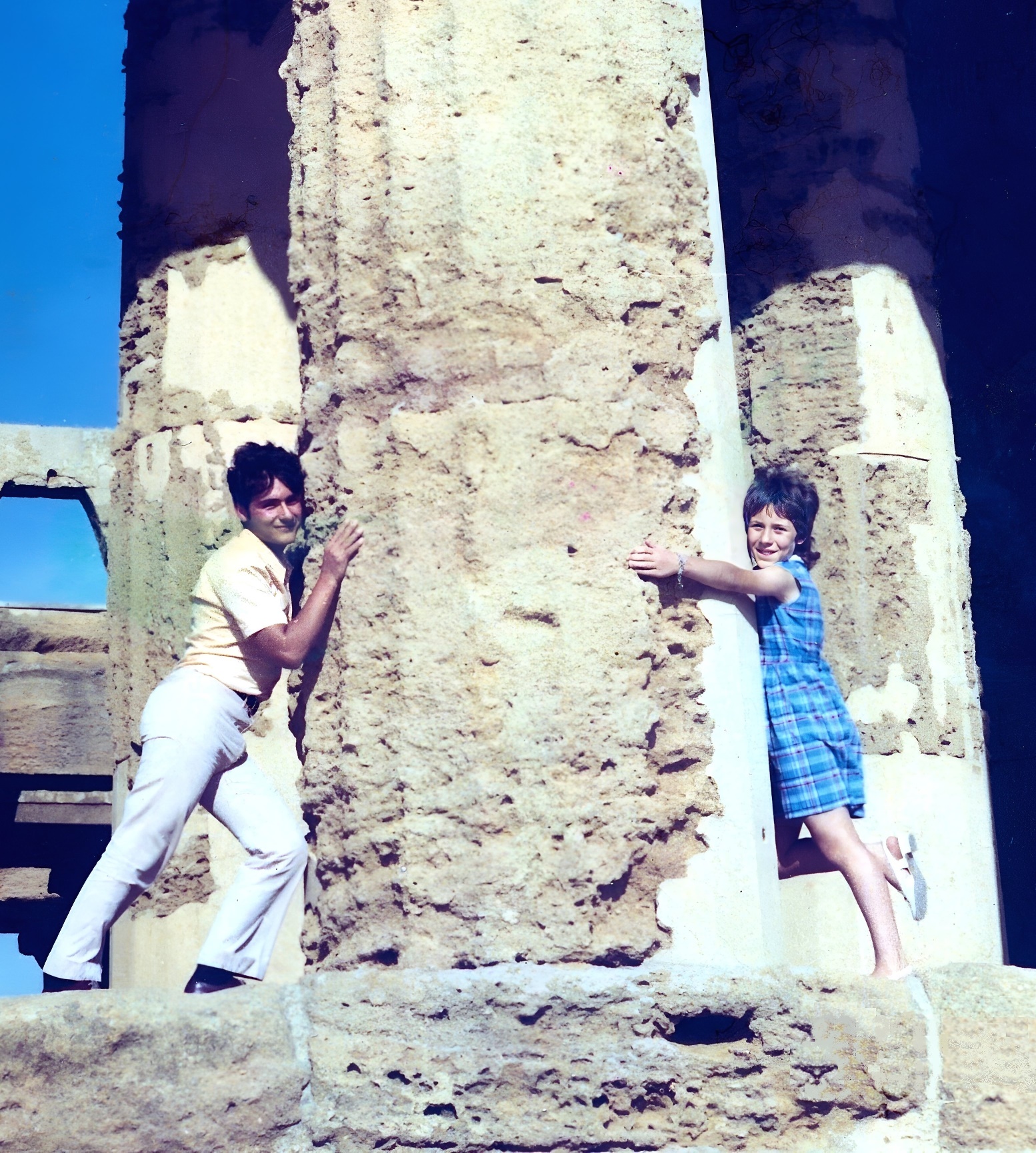 Luglio 1971 Agrigento - Valle dei Templi: Roggio Paride e Roggio Linda.