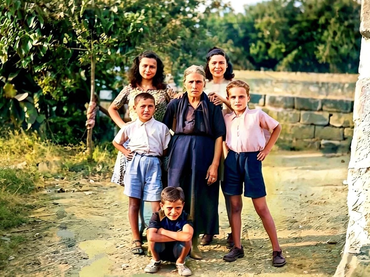  TRAPANI - 1940 - la mia bisnonna AMODEO Anna con gli Zii Gaetano e Carmelo Schiavone  