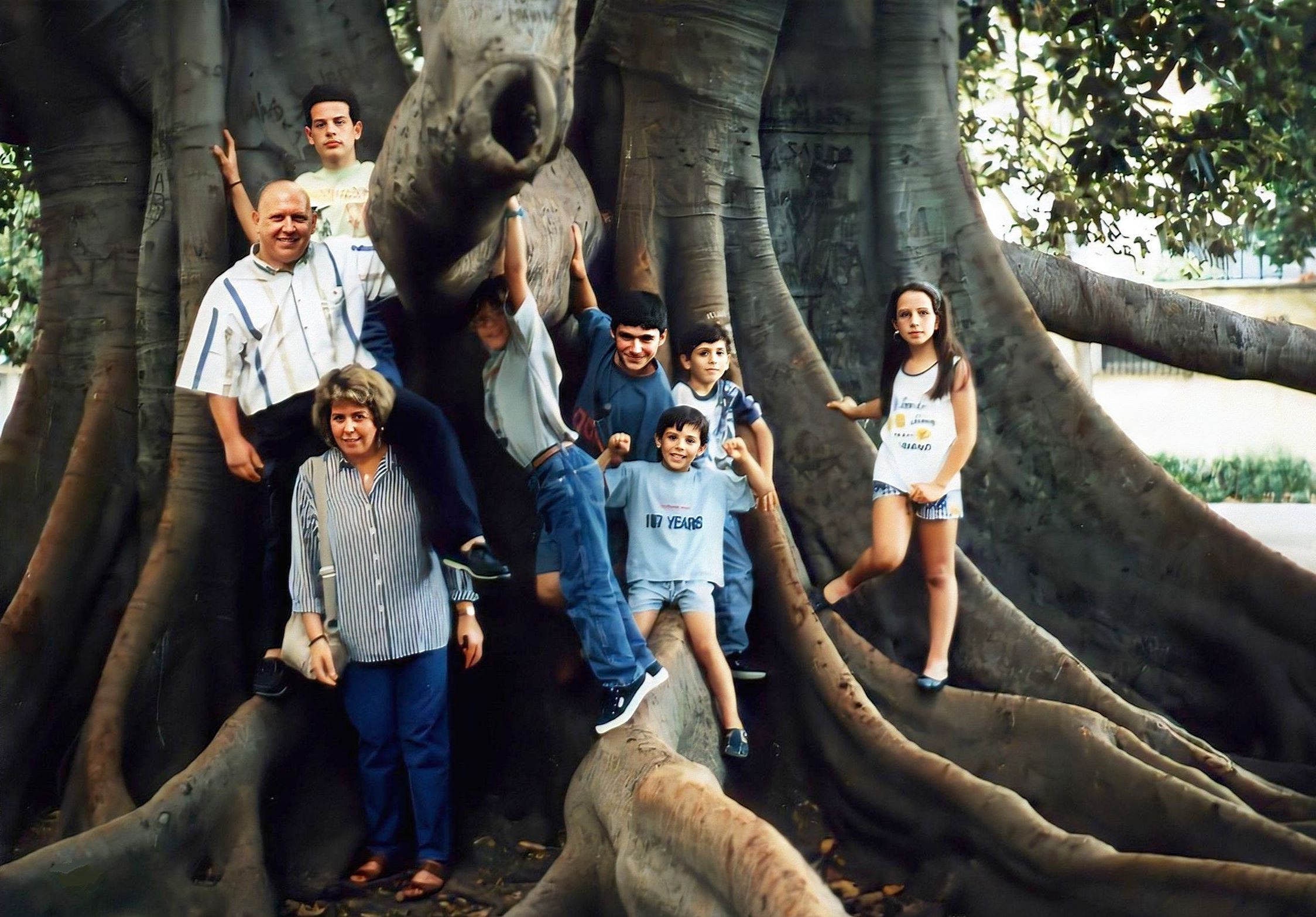 CATANIA 1997 - villa Bellini con Antonio, Giuseppe, Orietta, Leopoldo, Fausto, Claudio, Salvo e Tania