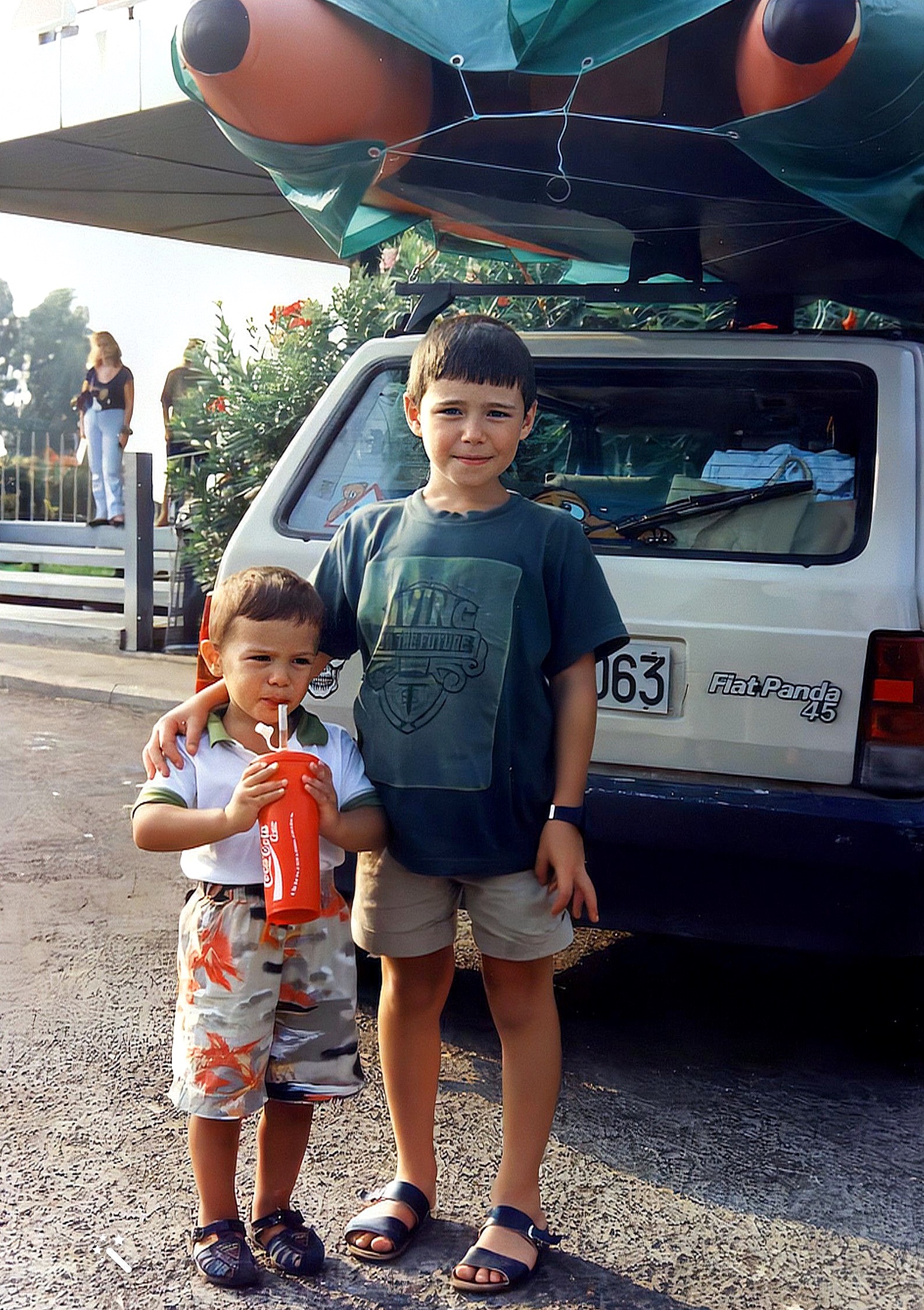 Estate 1991 - Roma - Autogrill: Roggio Claudio e Roggio Fausto (rientro da Palau (SS). 