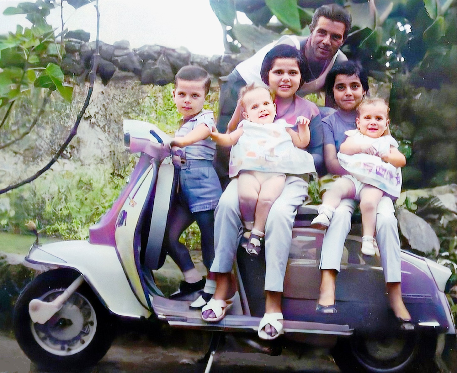 1963 - Catania - Salvatore, Pippo, Palmina con Nunzia e Tina con Marina 