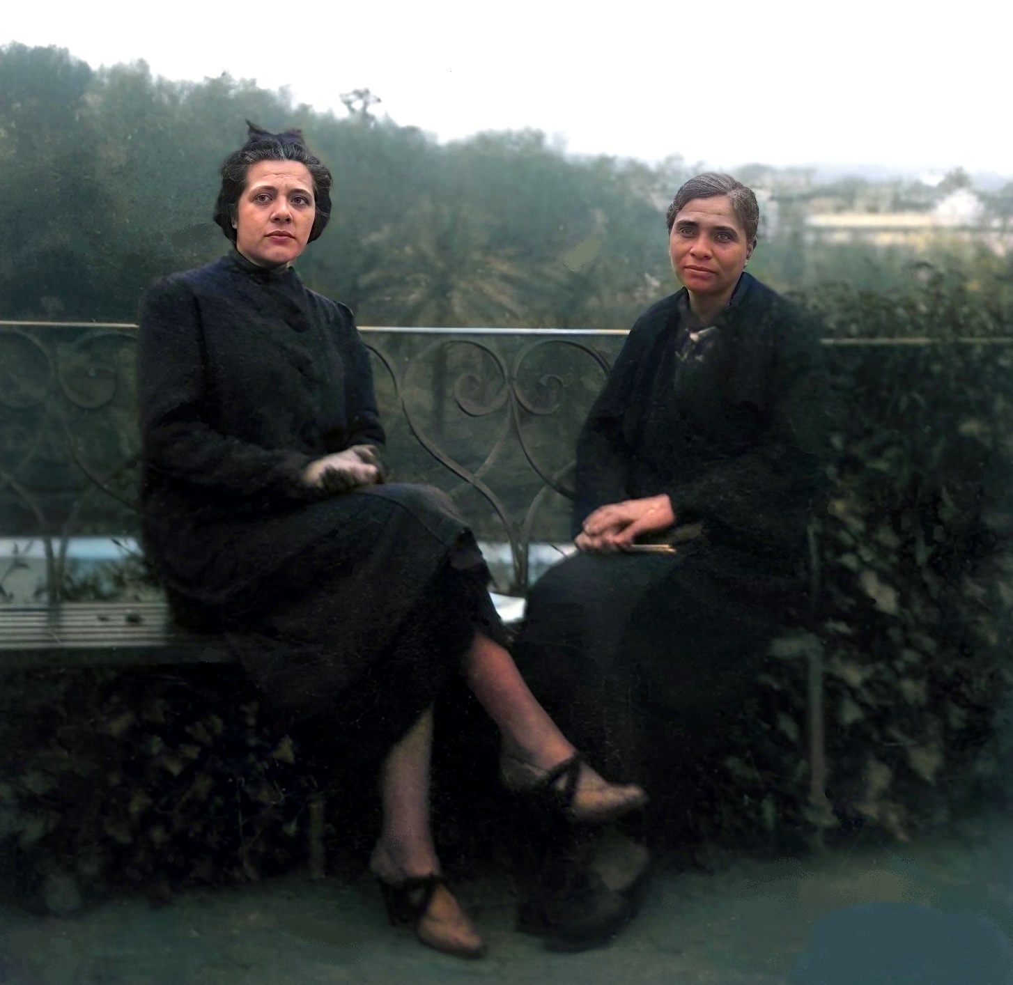 195? - Catania - Villa Bellini: Roggio Maria e Russo Lucia. 
