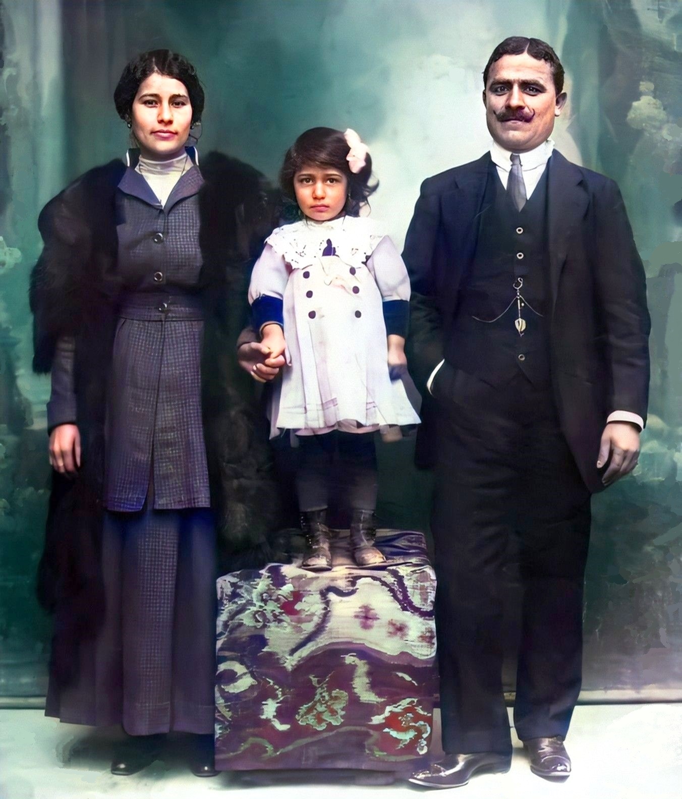  TRAPANI 1915 - i coniugi SCHIAVONE e la 1^ figlia Lucia 