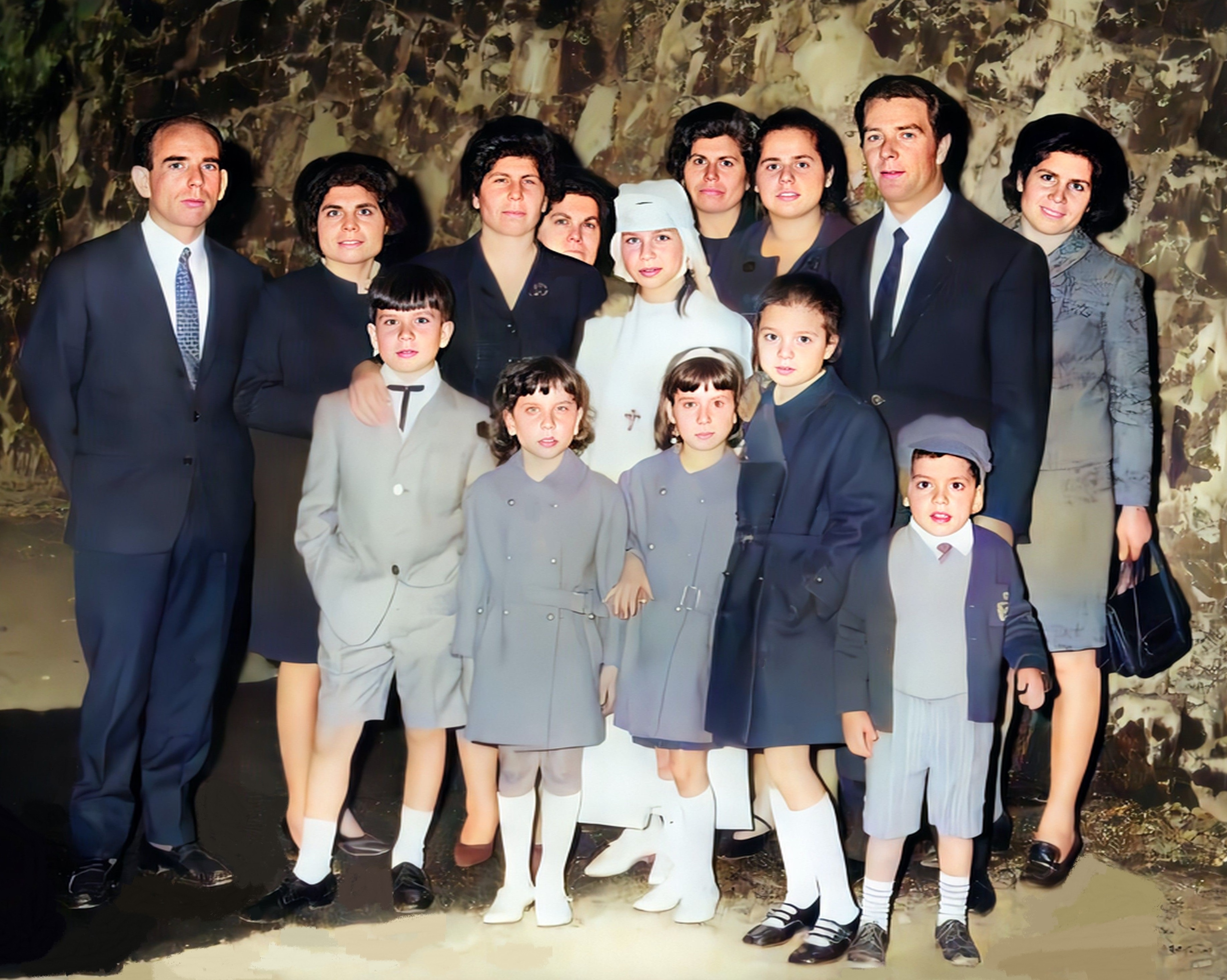  CATANIA 1968 - cresima Pina con zii e cugini 