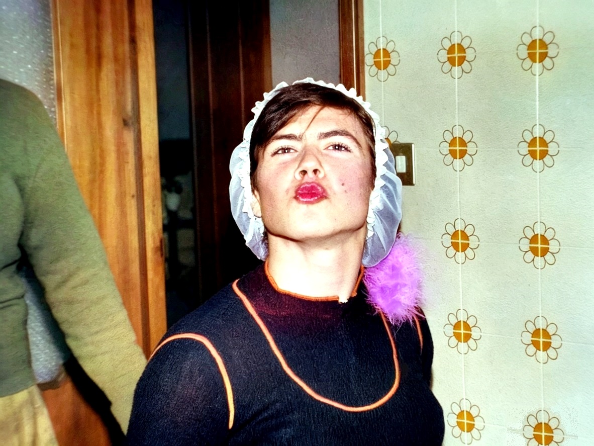 19?? S.Giovanni la Punta (CT): Orlandini Giuseppe - cosplay "Casalinga innamorata". 