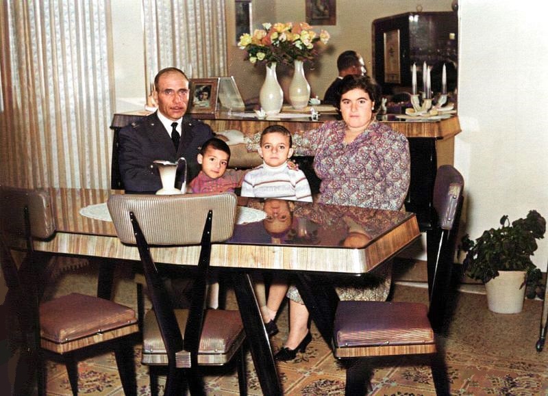 1959 - Catania - Via Grotta Magna: Roggio Giuseppe, Roggio Paride. Roggio Dario e Schiavone Elena.